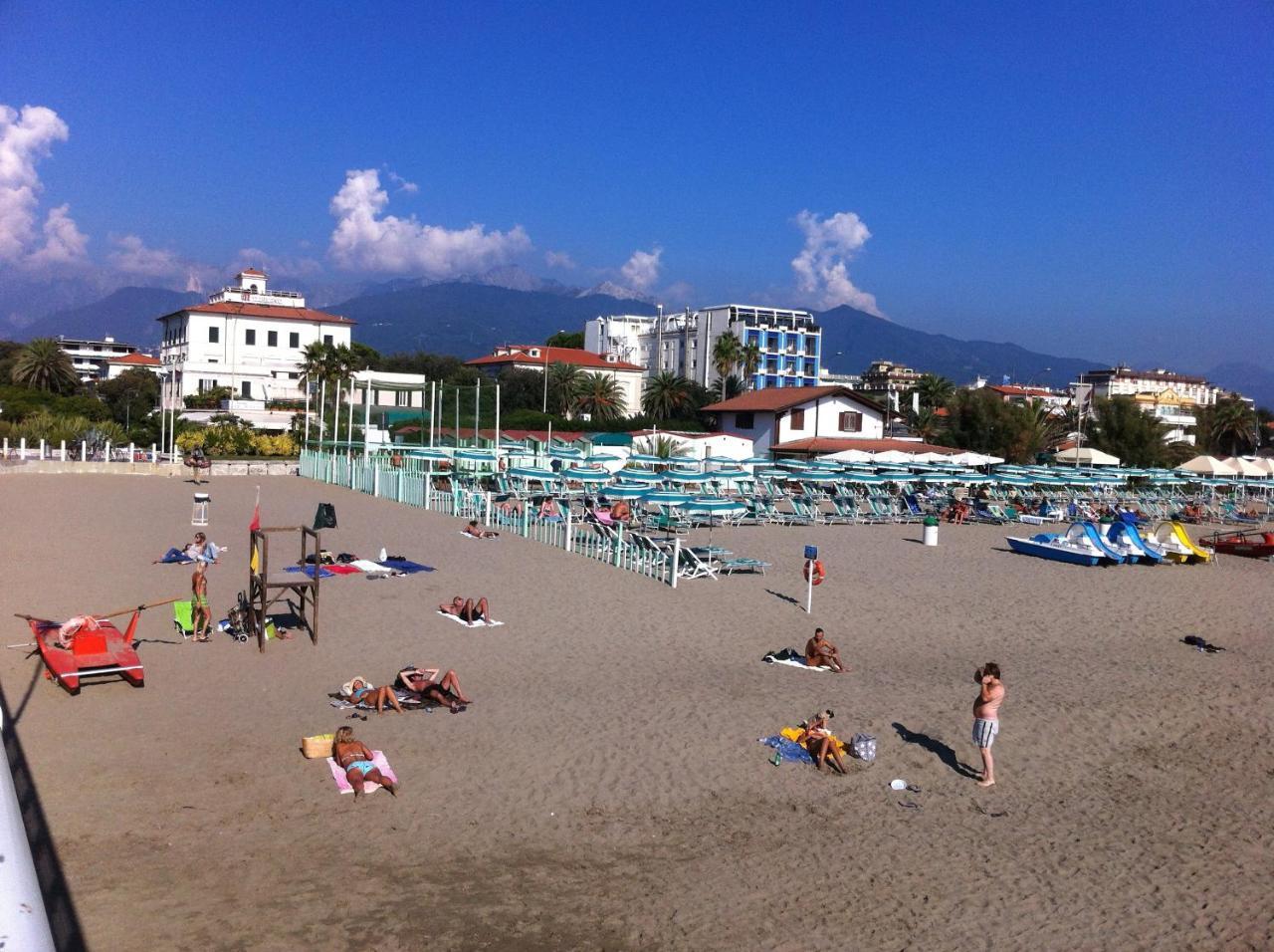 Holiday Villas Marina di Massa Luaran gambar