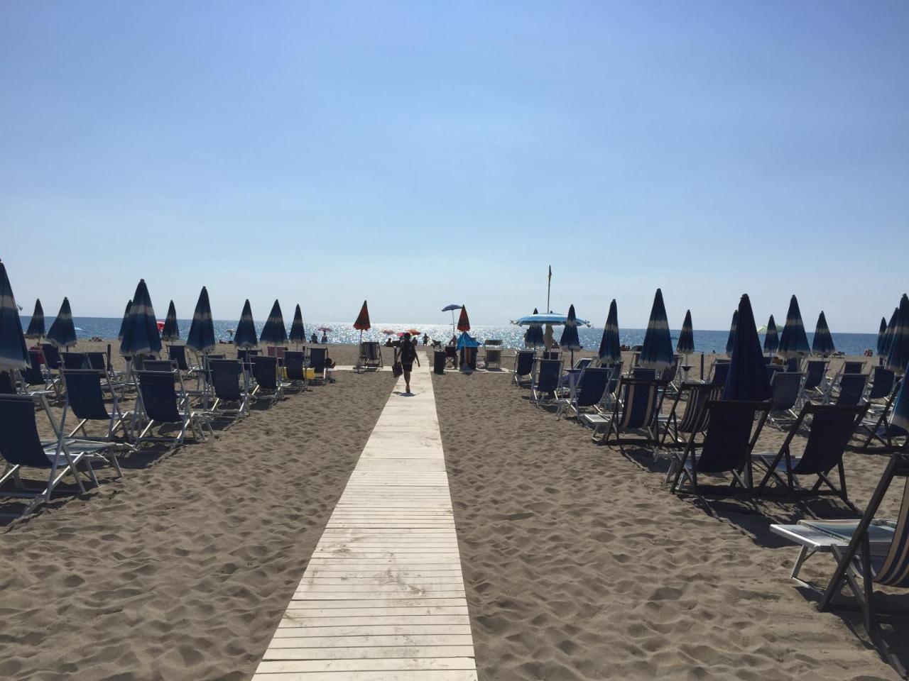 Holiday Villas Marina di Massa Luaran gambar